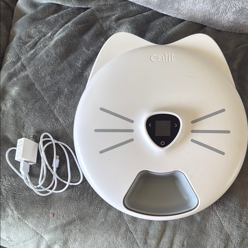 Pixi catit White Cat Feeder with Gray Accents
